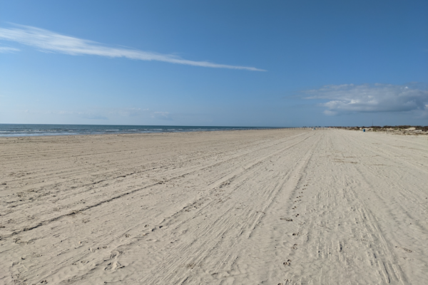 Pointe West Beach - Over 1 Mile Long, No Drive Beach