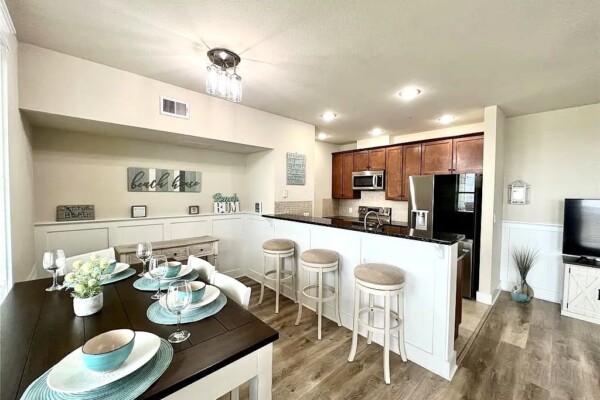 Dining Room & Kitchen